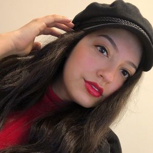 Meet your Posher, Alexis